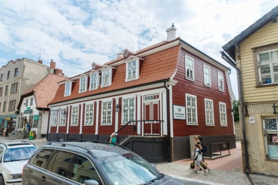 Koka karkasa māja Cēsīs